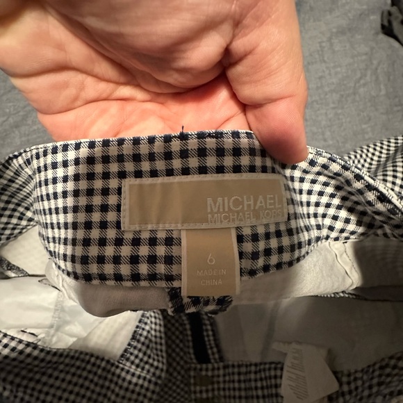 (90)MICHAEL KORS COLLECTION
Samantha Gingham Stretch Cotton Pants - Picture 9 of 12